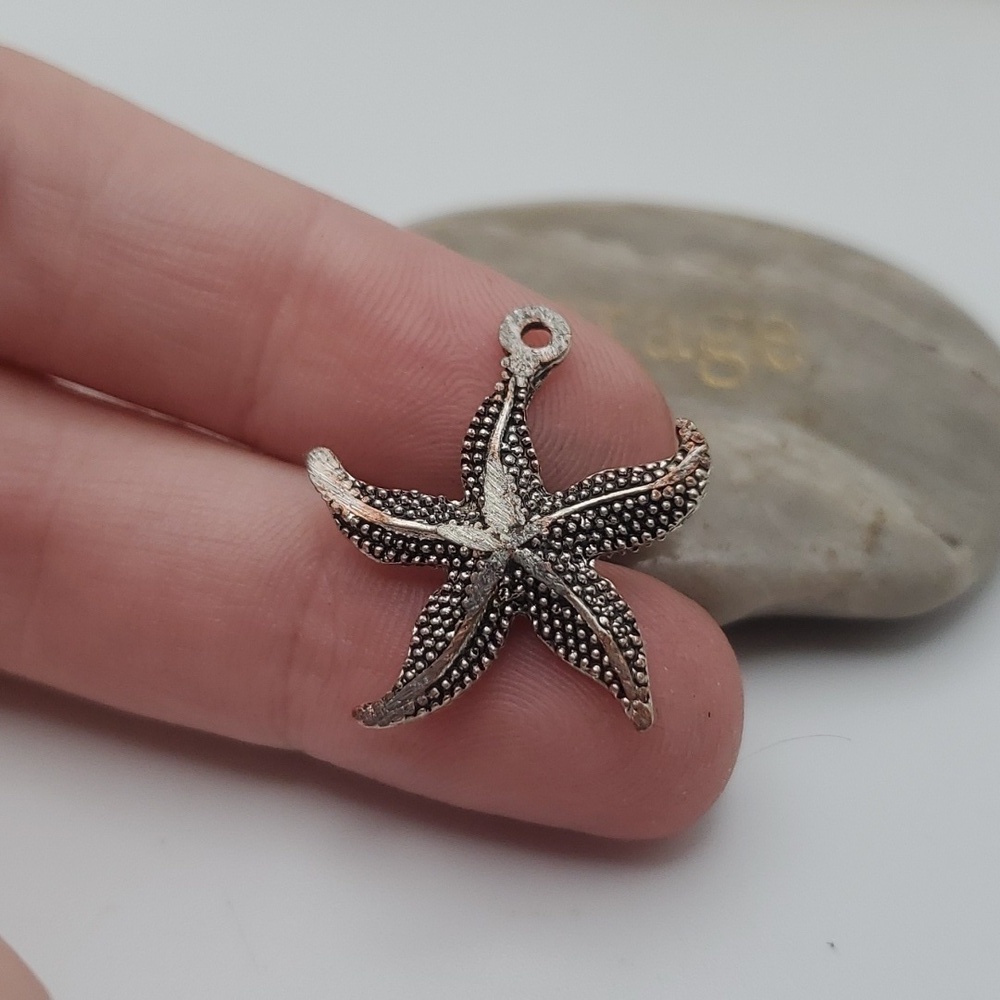 Surfing intricate starfish‎ charm
